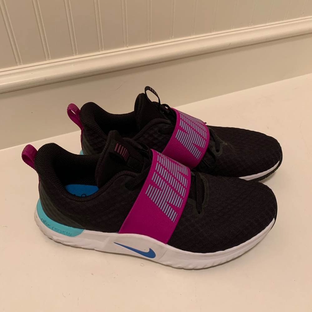 Nike ladies athletic tennis shoes